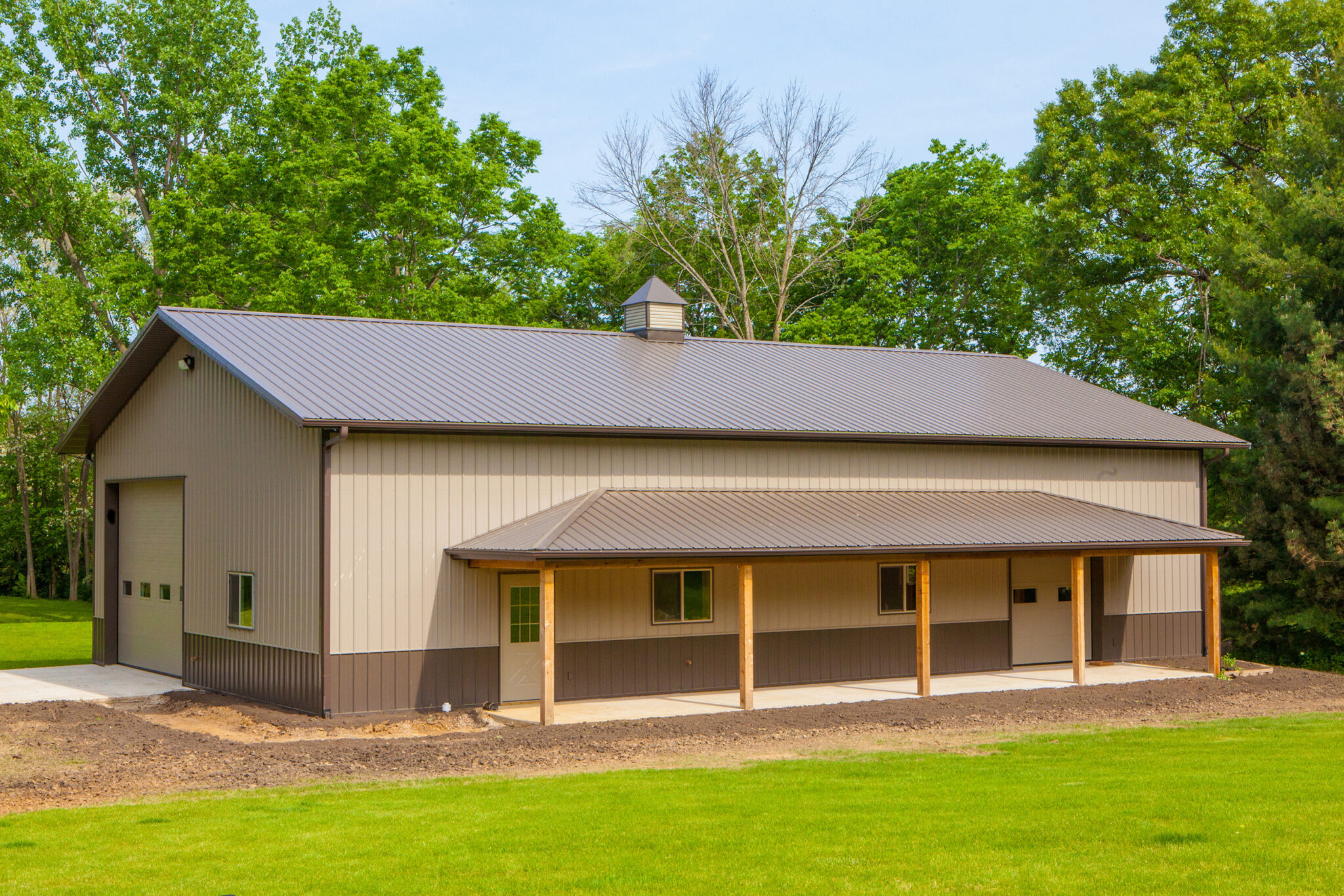 Farm building with a traditional Illinois barn design and green roof